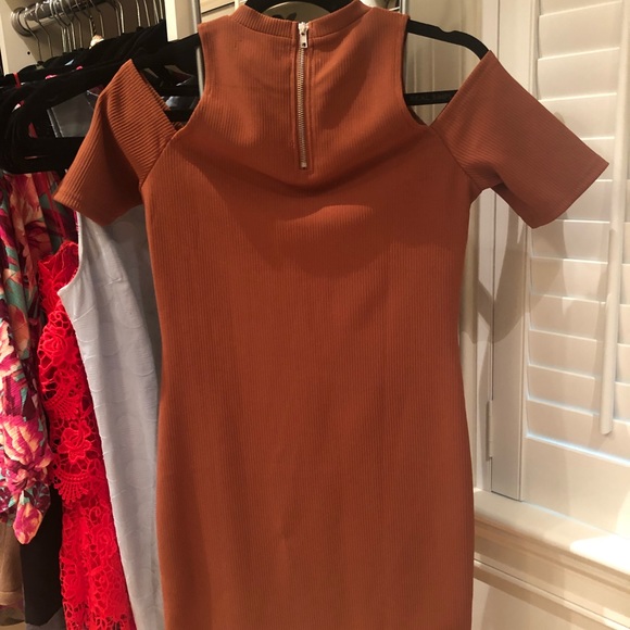 Glamorous Petite cold shoulder bodycon dress - Picture 5 of 5